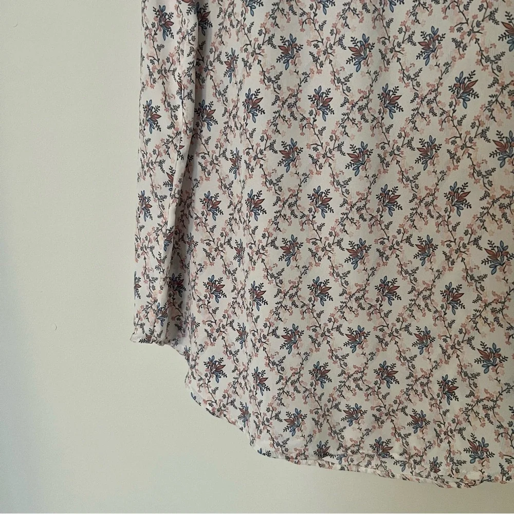 LOFT Blouse - Like New - Picture 3 of 7